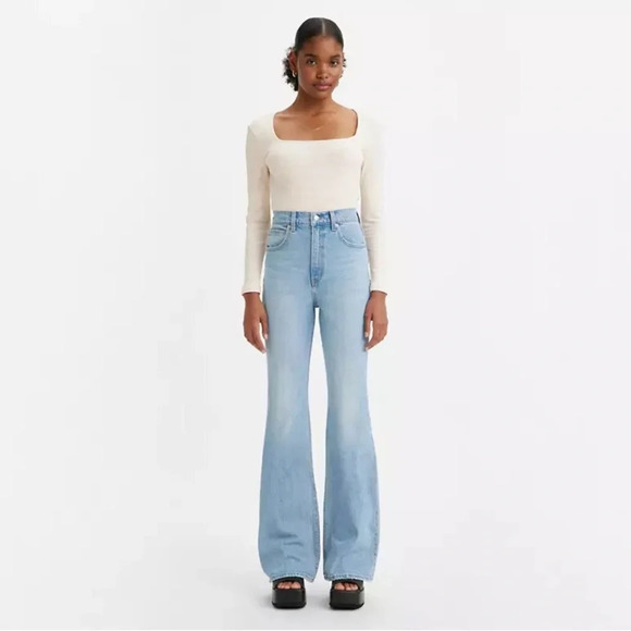 Levi's 70's High Rise Flare Jeans Light Wash  32 - Picture 4 of 9